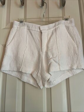 Vince White Textured Women's Shorts
